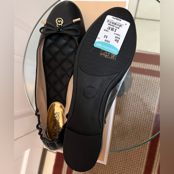 NWT Michael Kors City Black Leather Ballet Flat - Picture 2 of 4